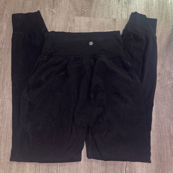 Athleta salutation jogger 🖤🖤 - Picture 3 of 5